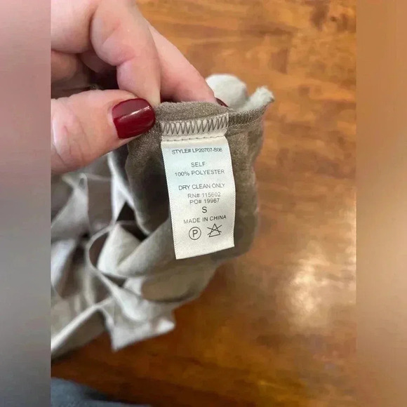 Lush suede-like shorts size Small - Picture 5 of 6